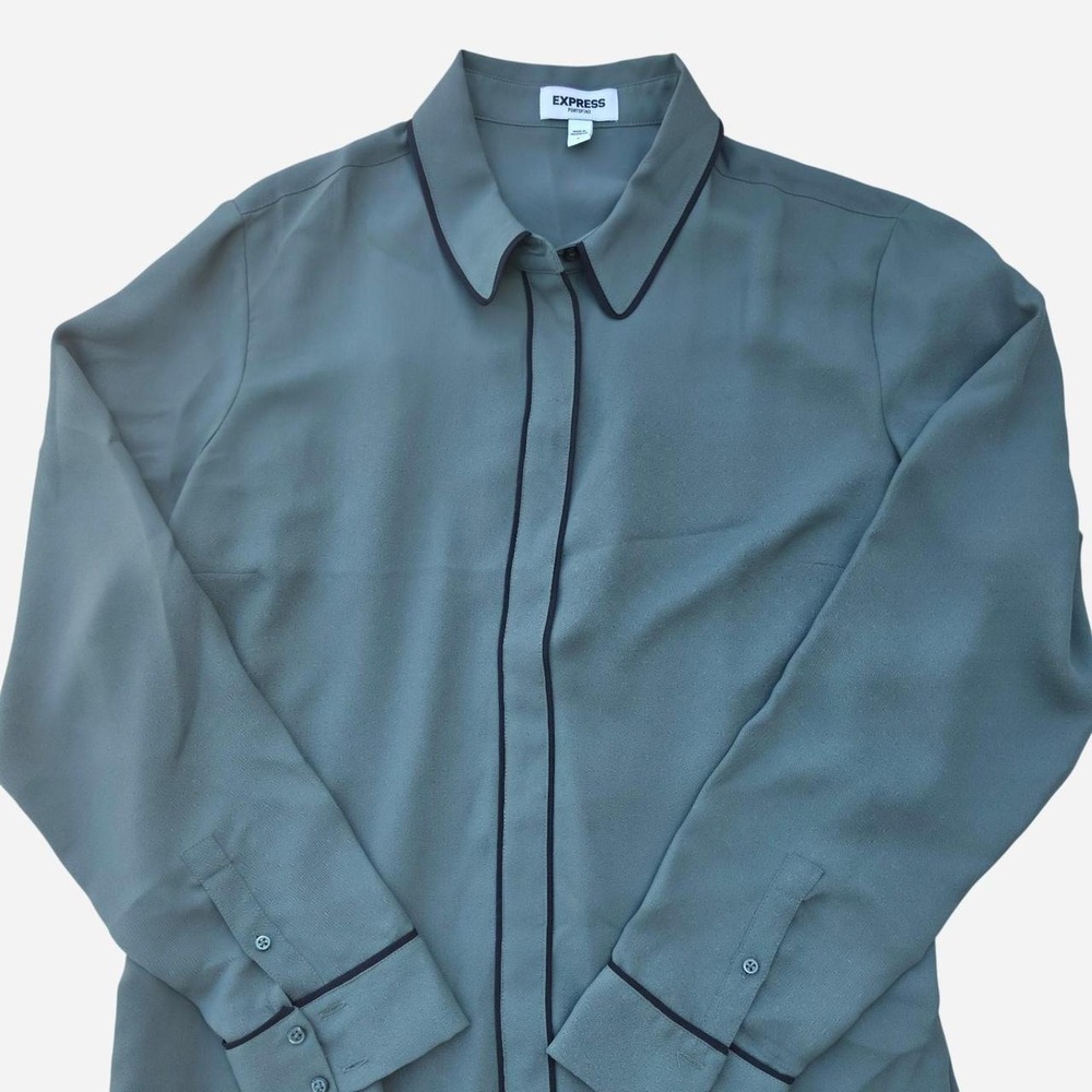 Marca: Express 📏 Talla: L ✨ Estilo: Formal / Oficina 💼